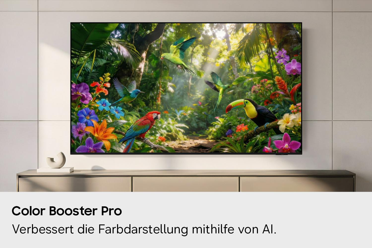 Ein Fernseher zeigt einen Dschungel mit bunten Papageien und Tukanen.