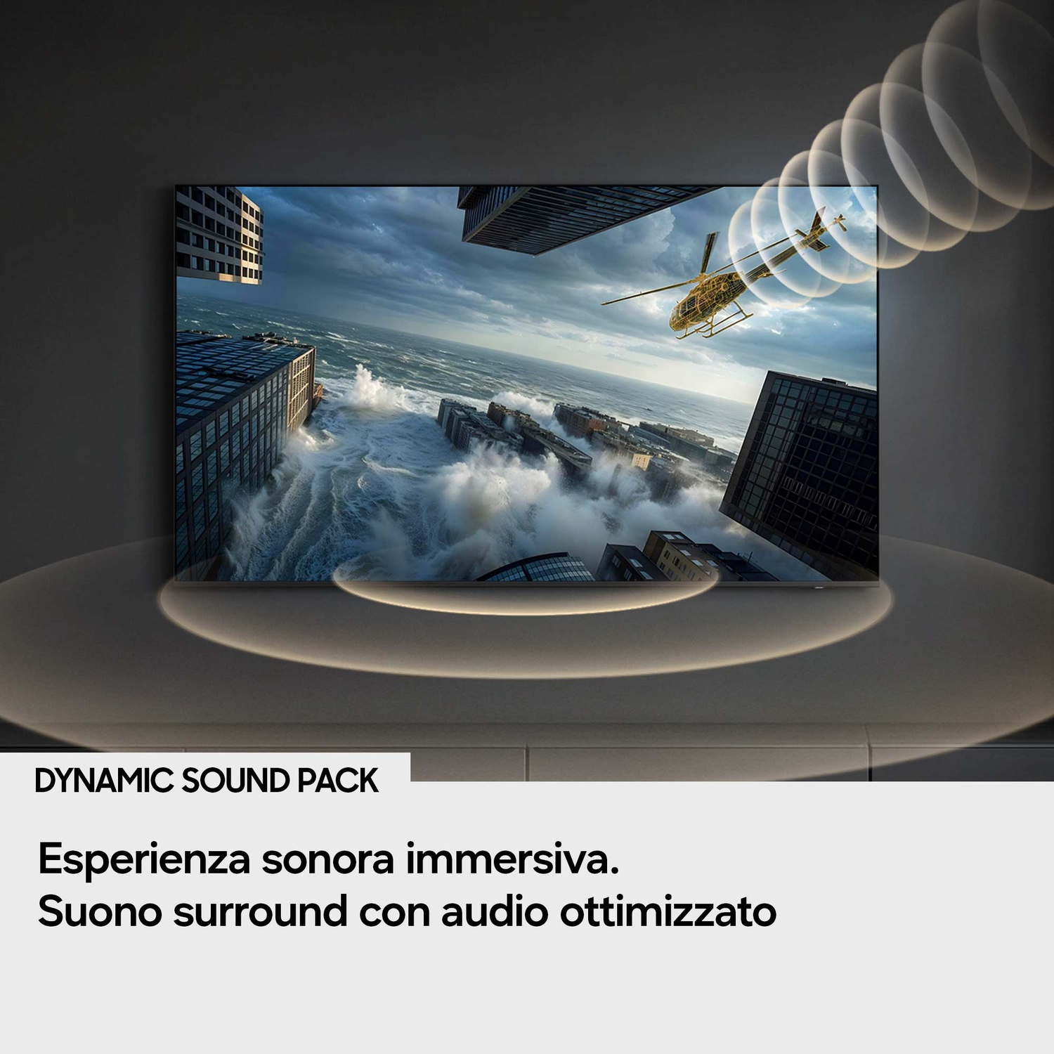 Un elicottero vola su una città con mare in tempesta e onde alte.