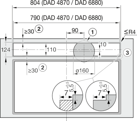Technische Zeichnung mit Maßen und Details für eine Installation.