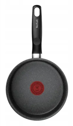 Szara patelnia z czarną rączką i czerwonym logo Tefal na spodzie.
