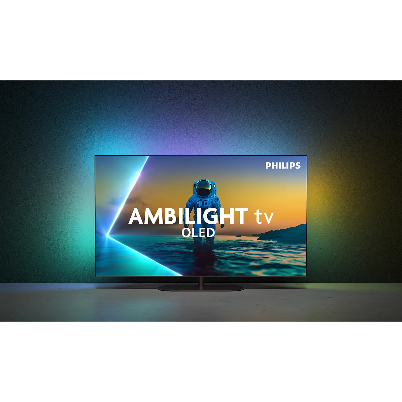 Ein Philips Ambilight TV mit einem Astronauten auf dem Bildschirm, beleuchtet von blauen und lila Lichtern.