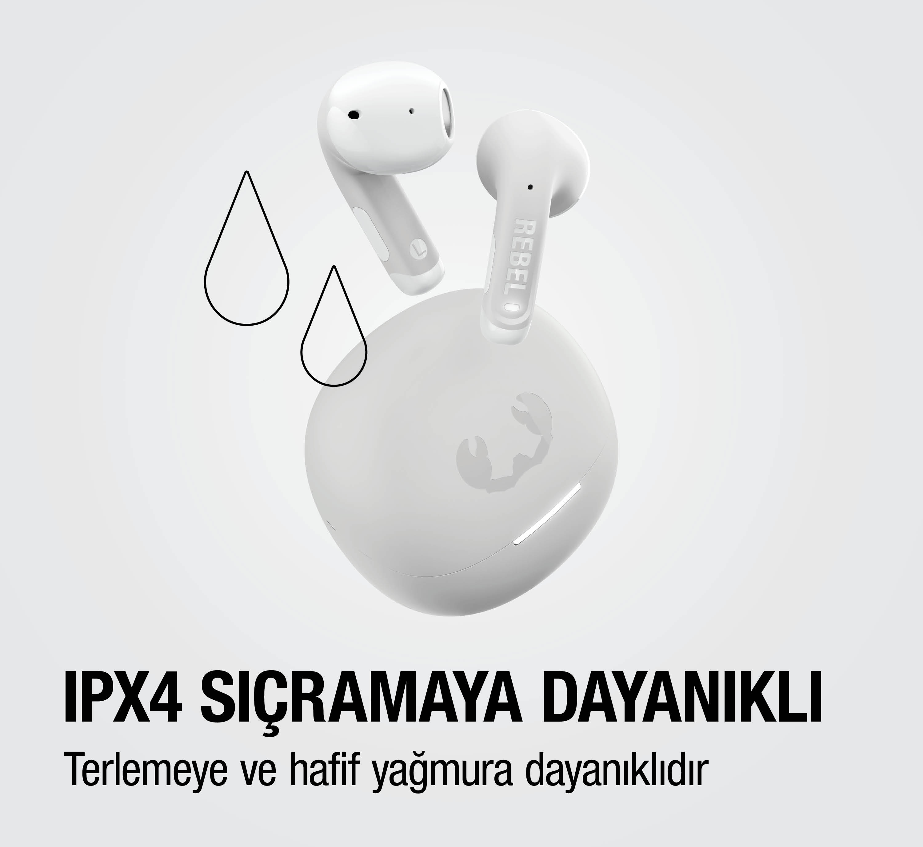 Beyaz kablosuz kulaklık ve IPX4 suya dayanıklı şarj kutusu.