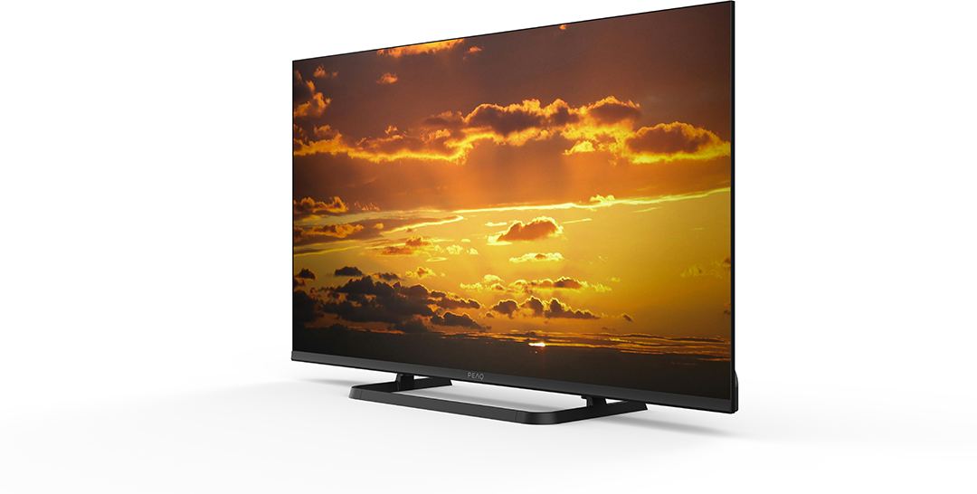 Egy modern televízió drámai naplementés égboltot jelenít meg a képernyőjén.