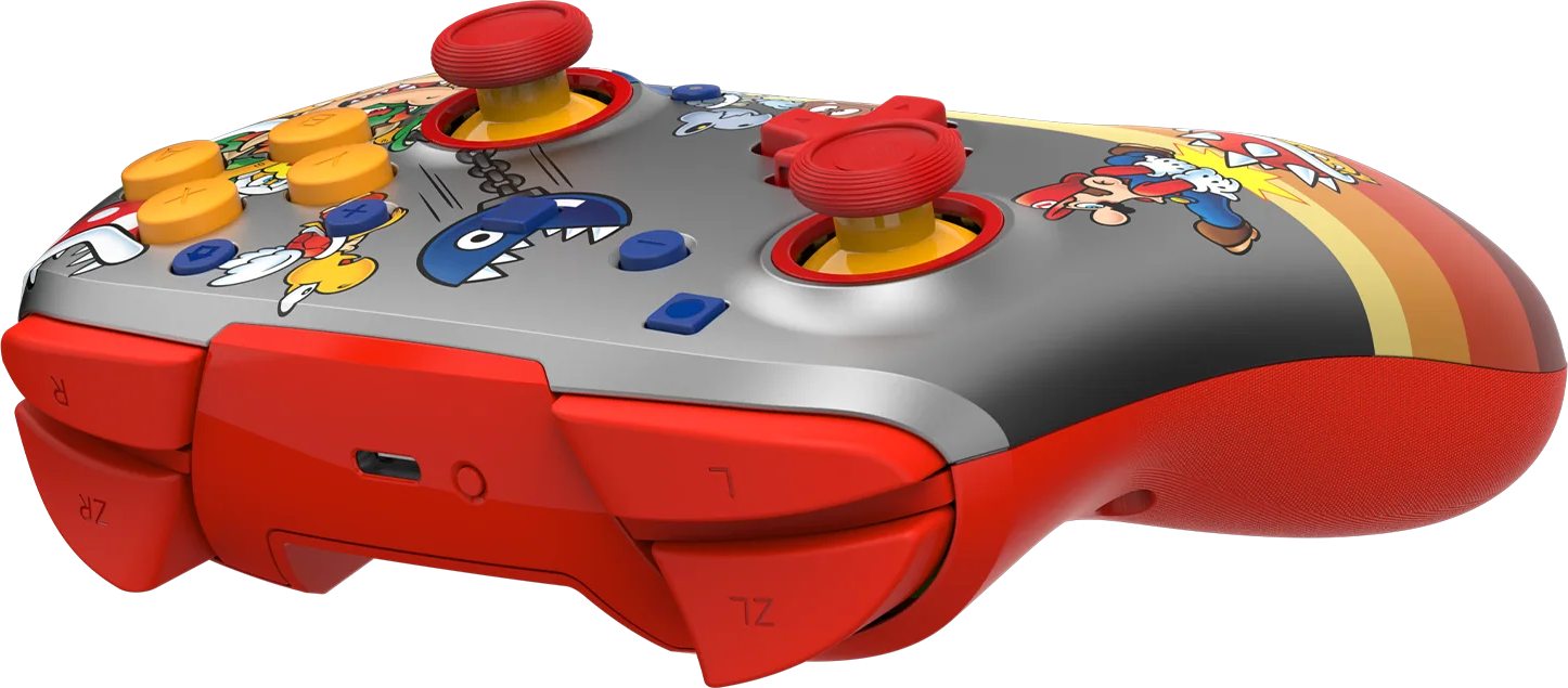 Grauer Controller mit Mario-Motiv, roten Griffen und gelben/roten Sticks.