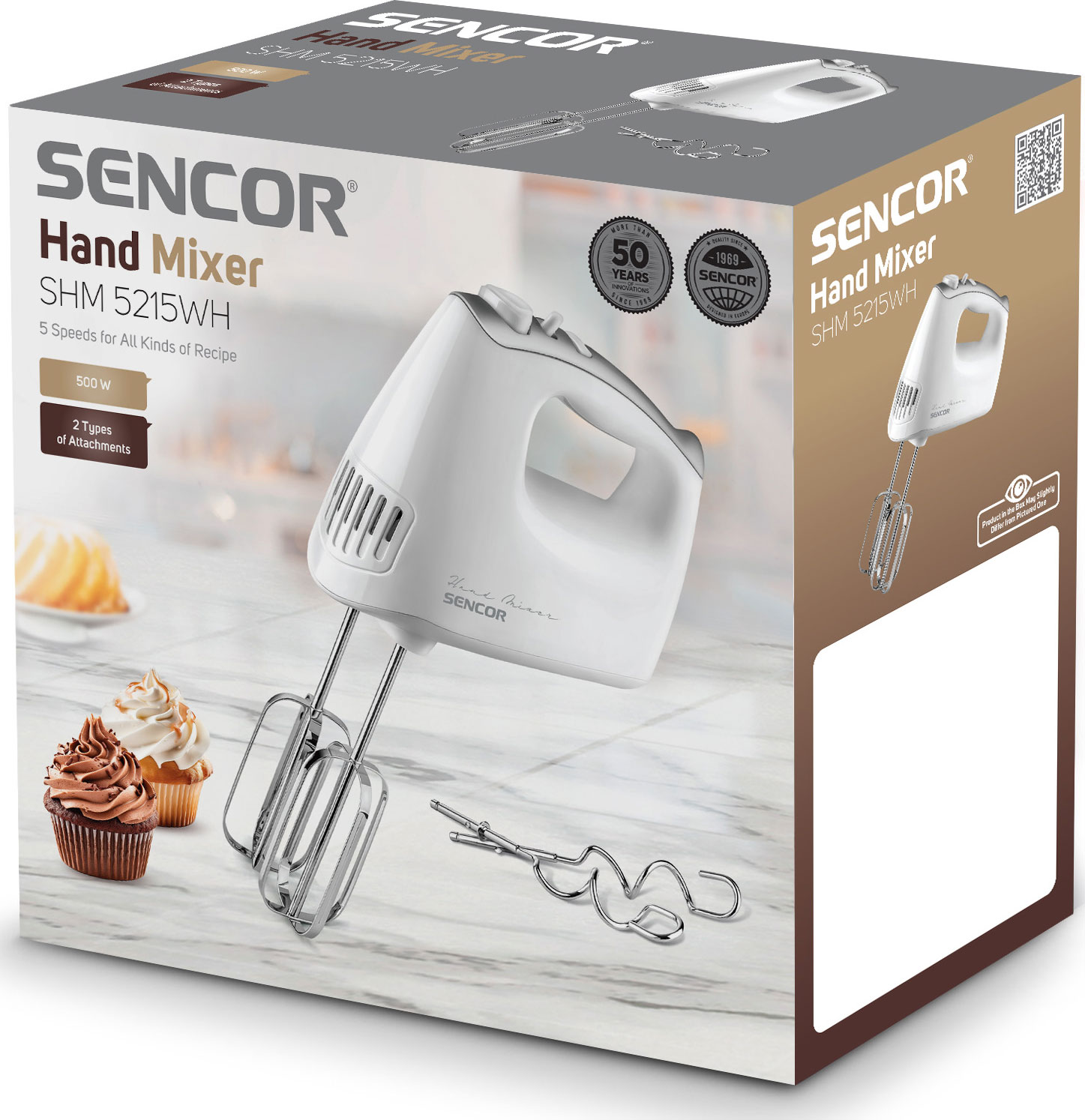 Fehér SENCOR kézi mixer habverőkkel és dagasztóhorgokkal márványon, cupcake-ekkel.