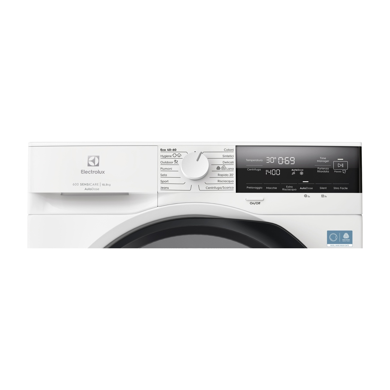 Primo piano del pannello di controllo di una lavatrice Electrolux bianca con vari programmi.