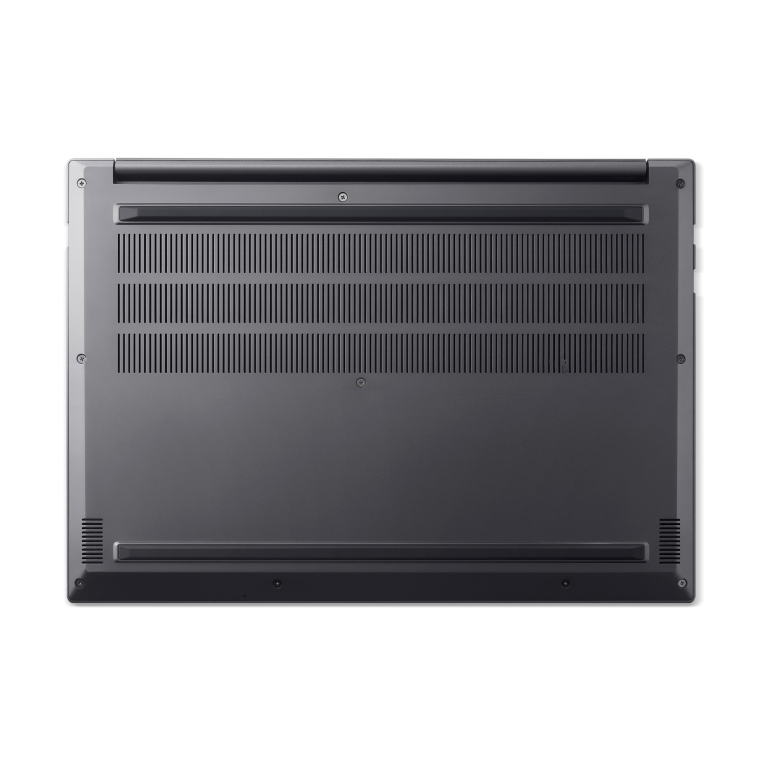 La parte inferiore di un laptop grigio chiuso, con fessure di ventilazione e viti.