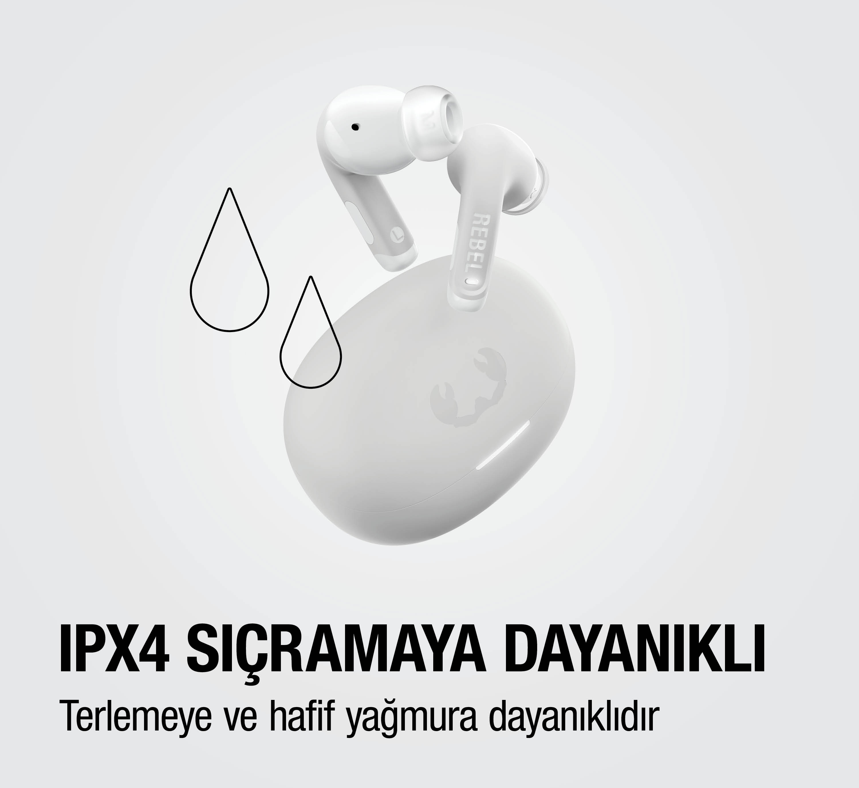 Şarj kutulu beyaz kulaklık, sıçramaya dayanıklı.