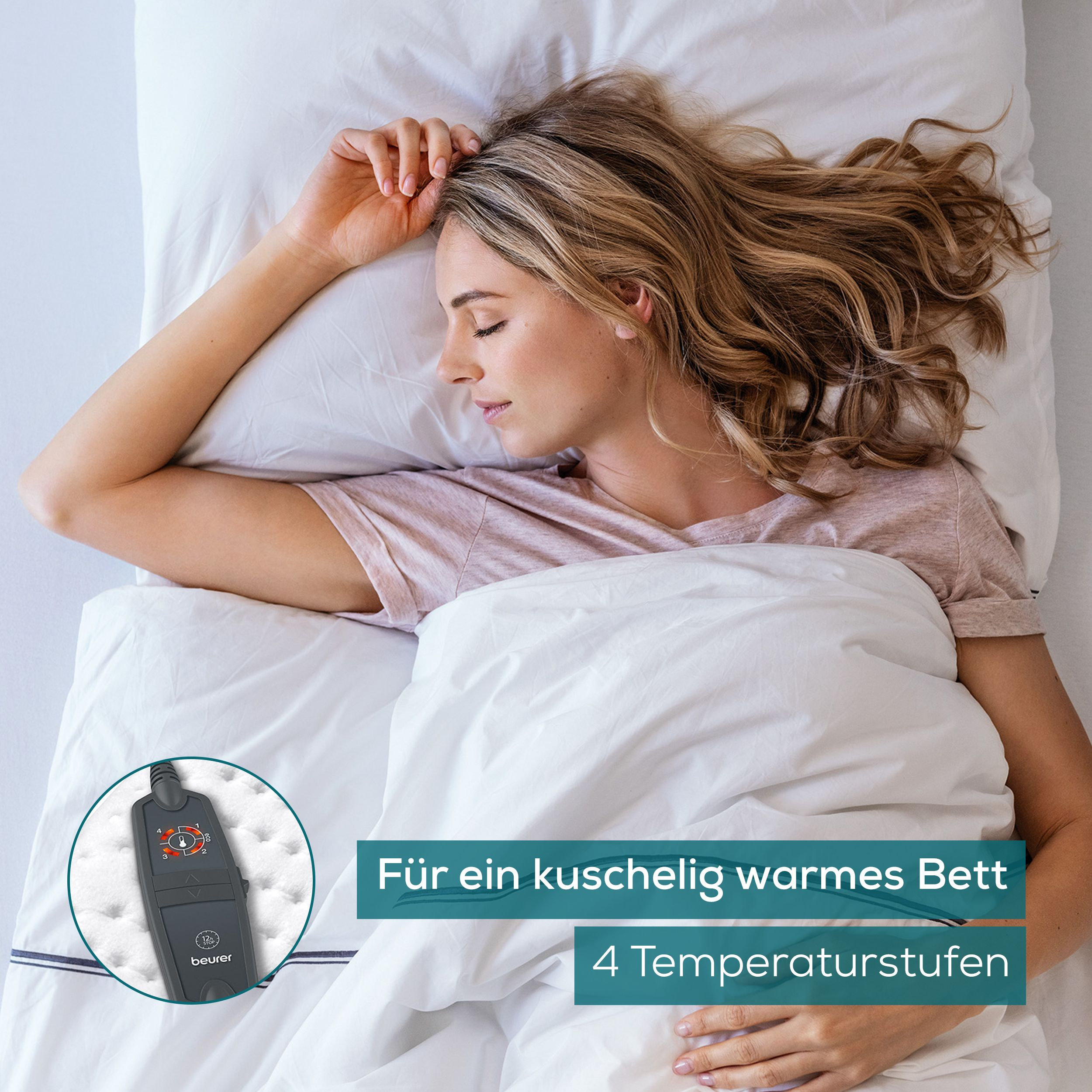 Eine Frau schläft in einem Bett mit einer Heizdecke und Fernbedienung.