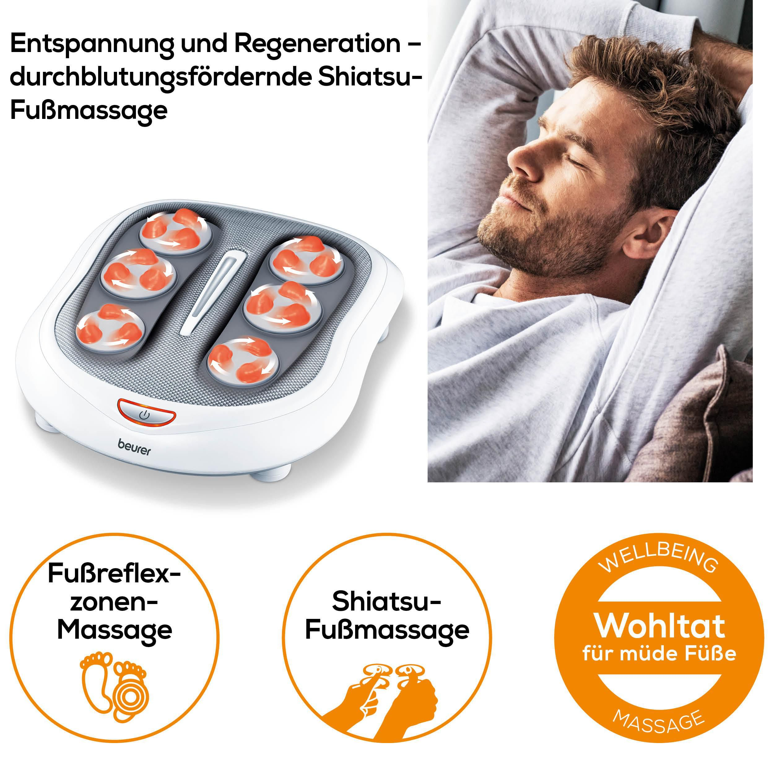 Ein Mann entspannt sich, während ein Fußmassagegerät daneben liegt.