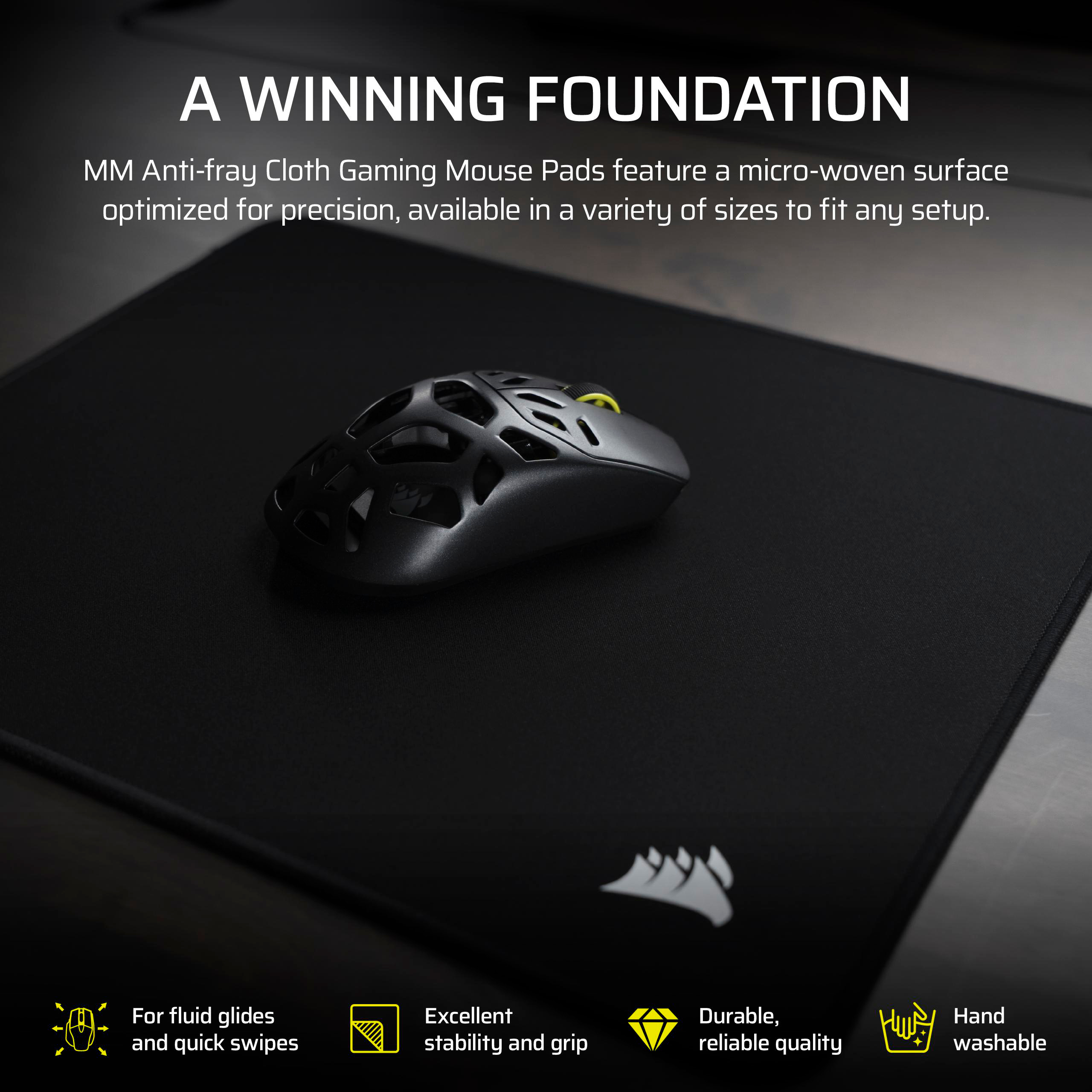 Schwarzes Gaming-Mauspad mit einem taktilen Maus-Design und Text.