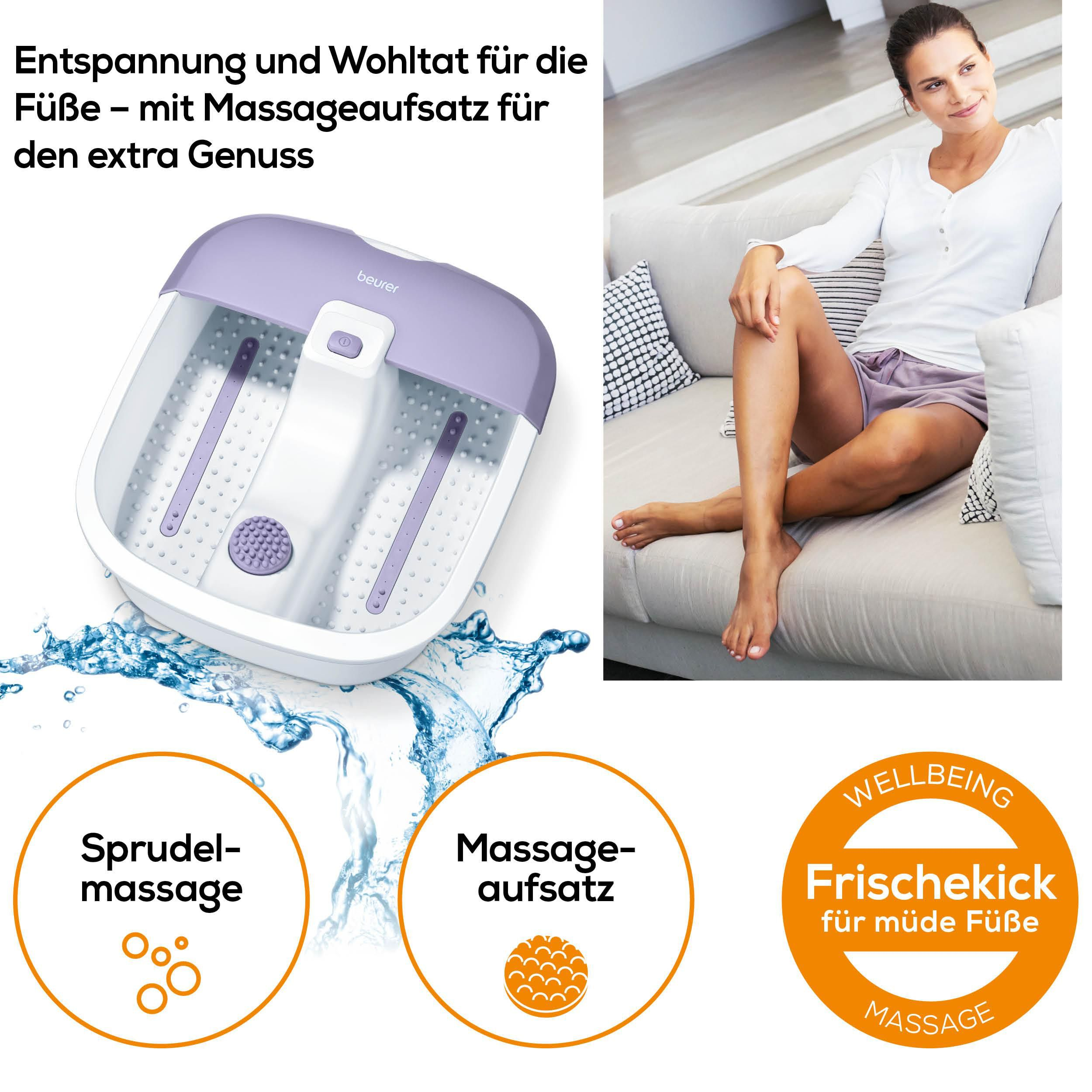 Ein lila Fußbad mit Sprudelmassage und Massageaufsatz neben einer Frau auf einem Sofa.