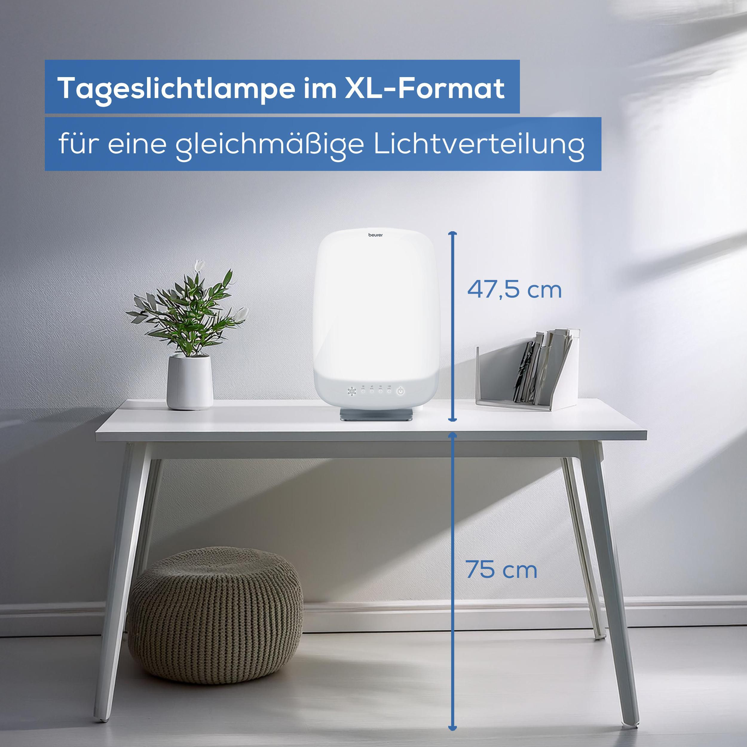 Ein XL-Tageslicht mit Bedienelementen steht auf einem Tisch. Maße sind angegeben.