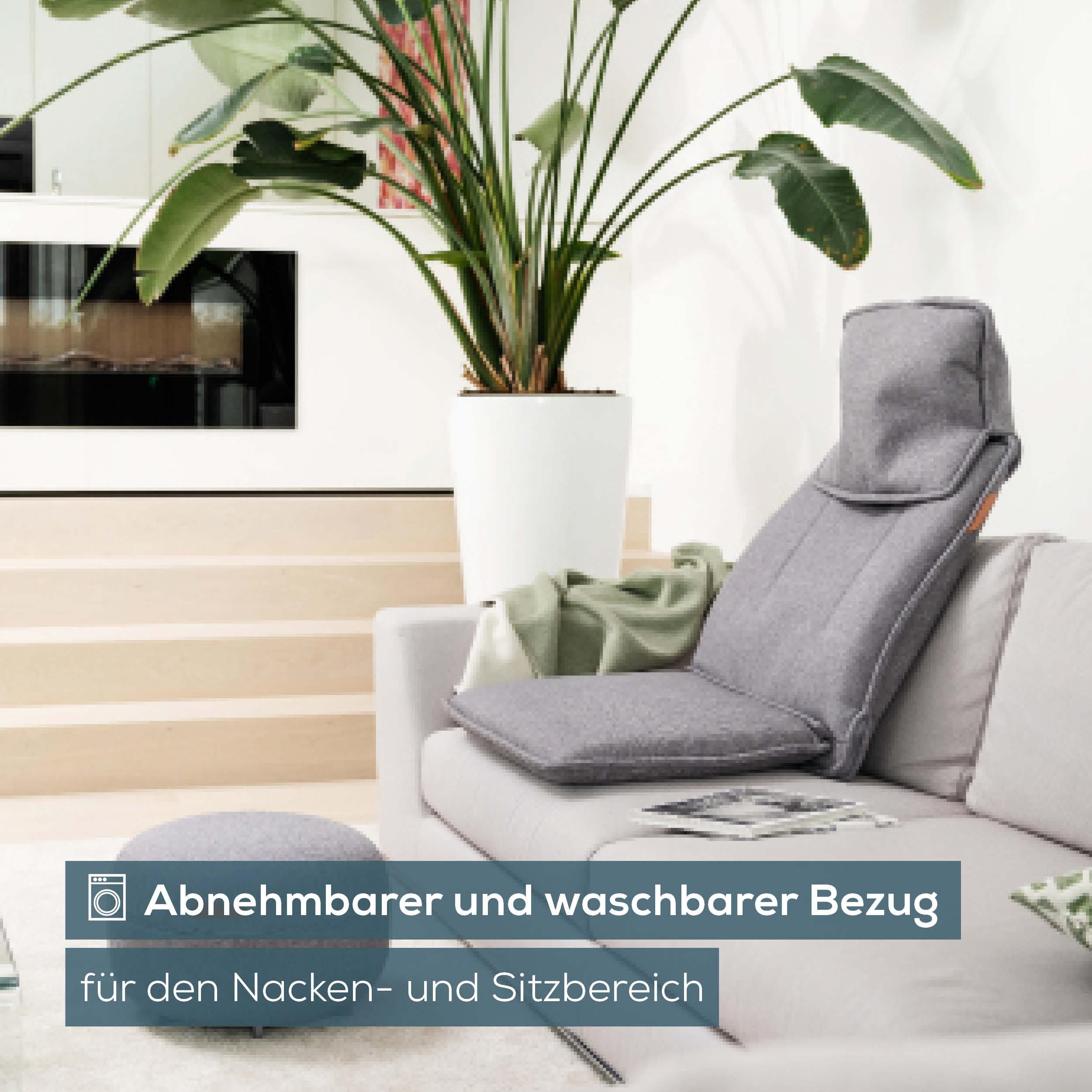 Grauer Massagesitzauflagenbezug auf Sofa mit Zimmerpflanze.