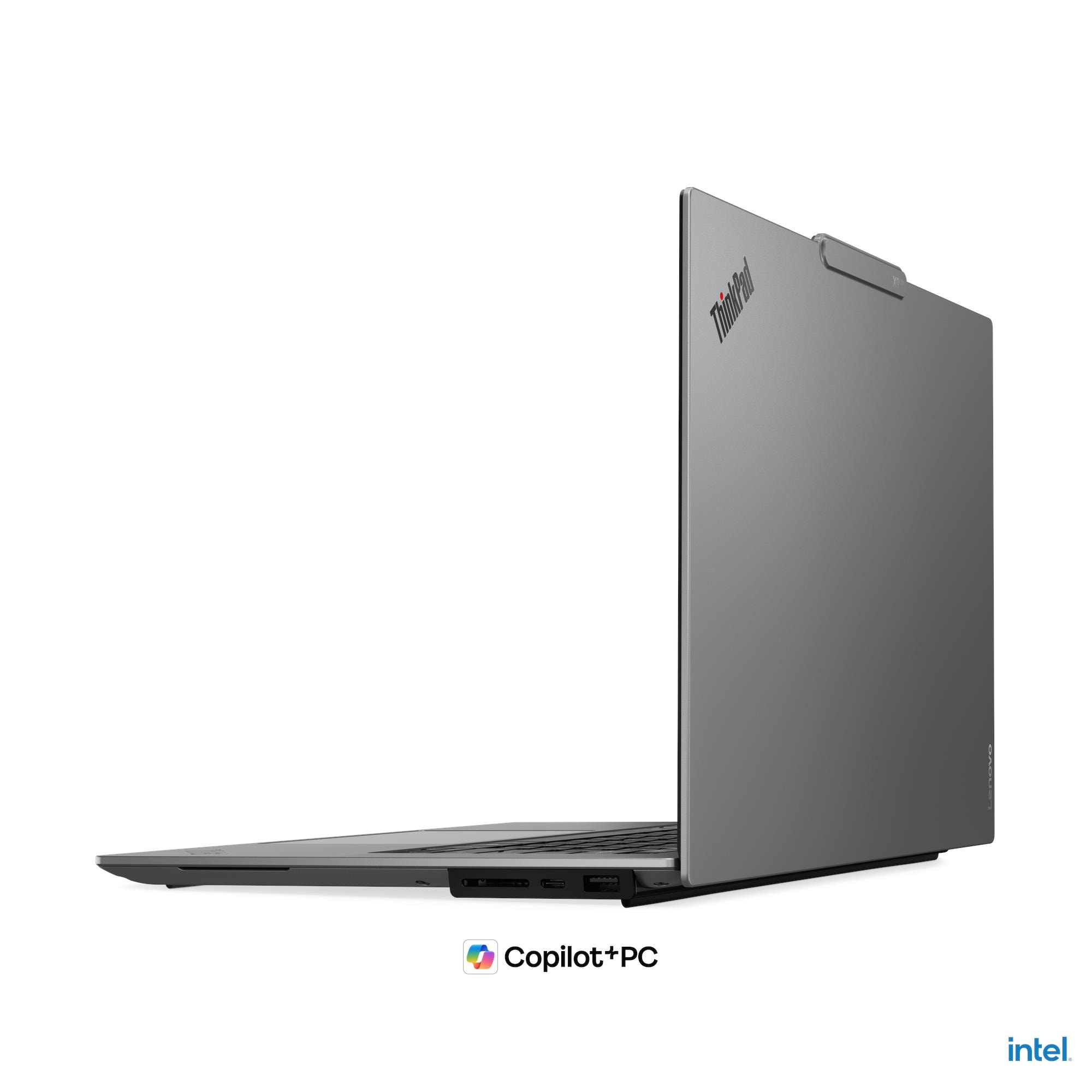 Grauer Laptop von ThinkPad mit Intel-Logo und Copilot+ PC-Schriftzug.