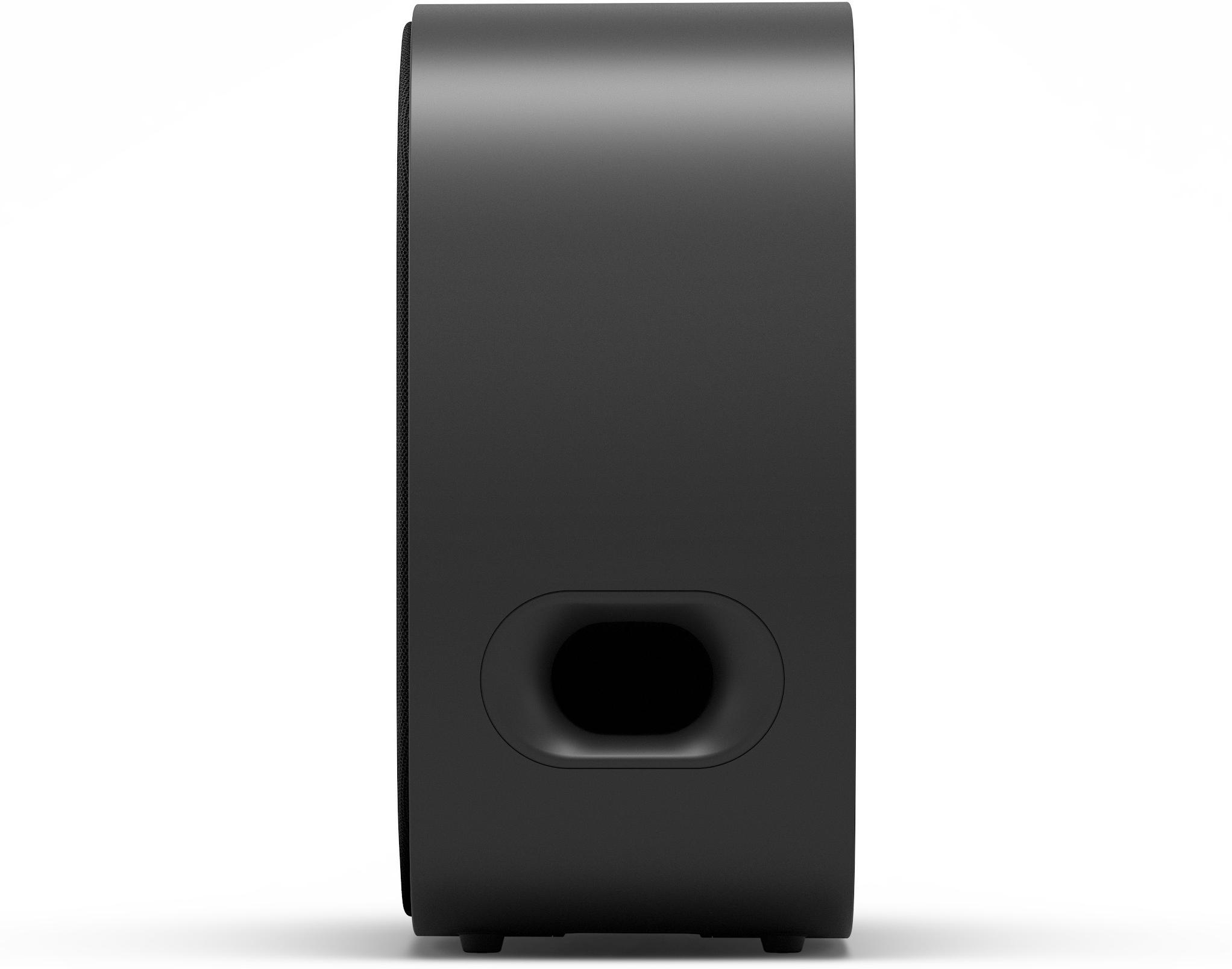 Schwarzer Subwoofer mit Bassreflexrohr unten und Stoffgitter links.