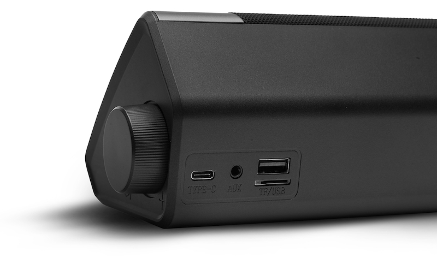 Altavoz negro con mando giratorio y puertos: Tipo-C, Aux, TF/USB.