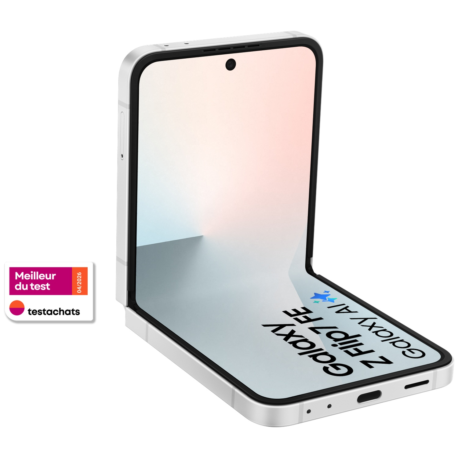 Un téléphone à clapet argenté ouvert avec le texte 'Galaxy Z Flip7 FE' sur l'écran.