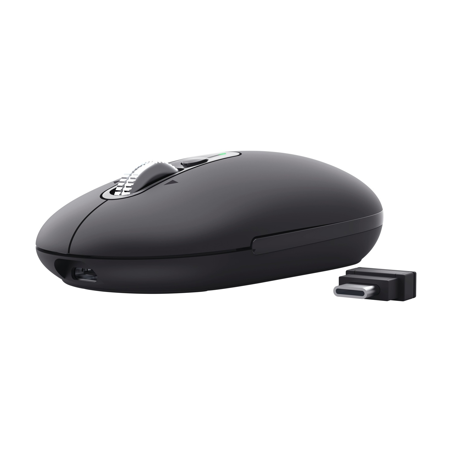 Mouse nero con adattatore USB-C su sfondo bianco.