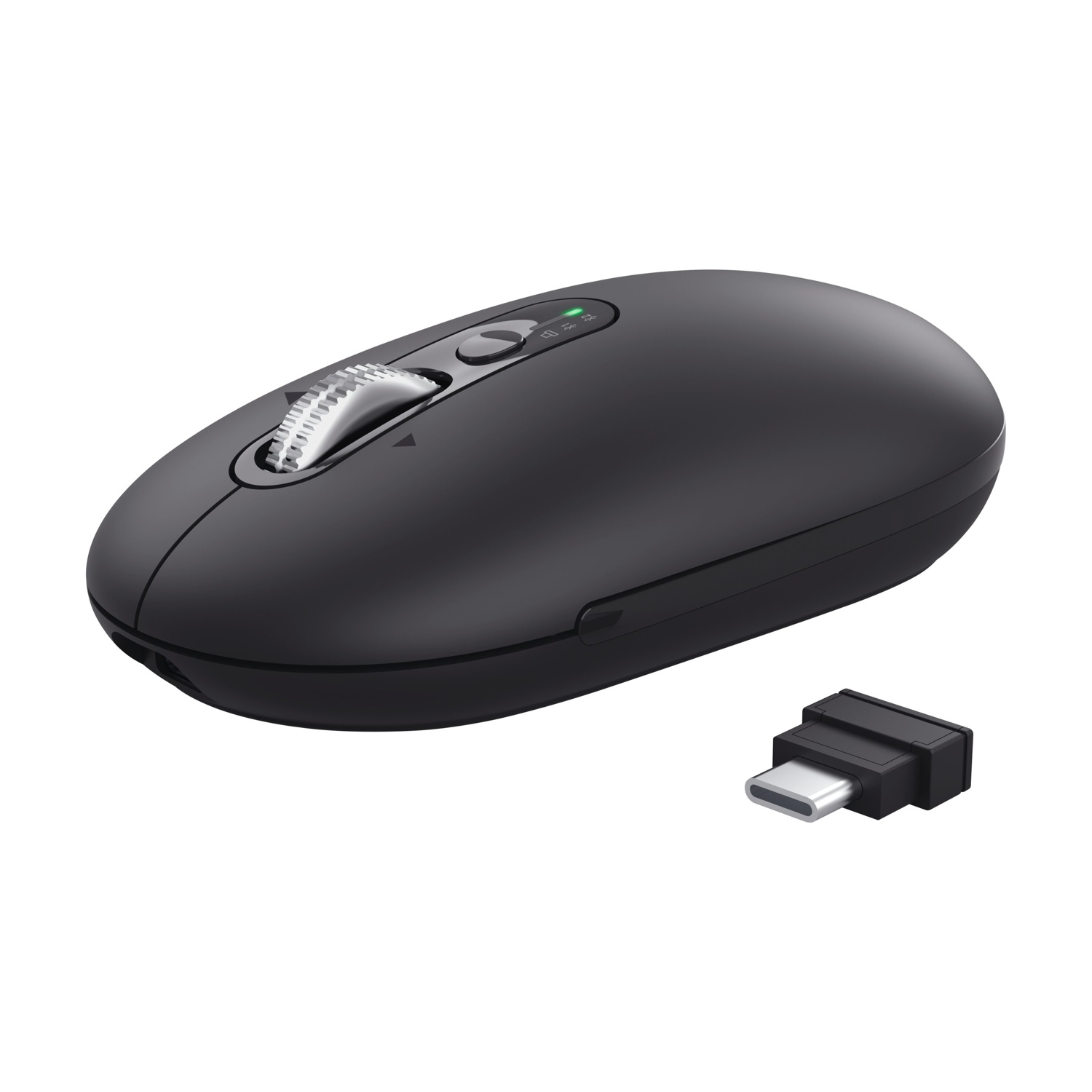 Mouse nero con rotellina argento e dongle USB-C su sfondo bianco.