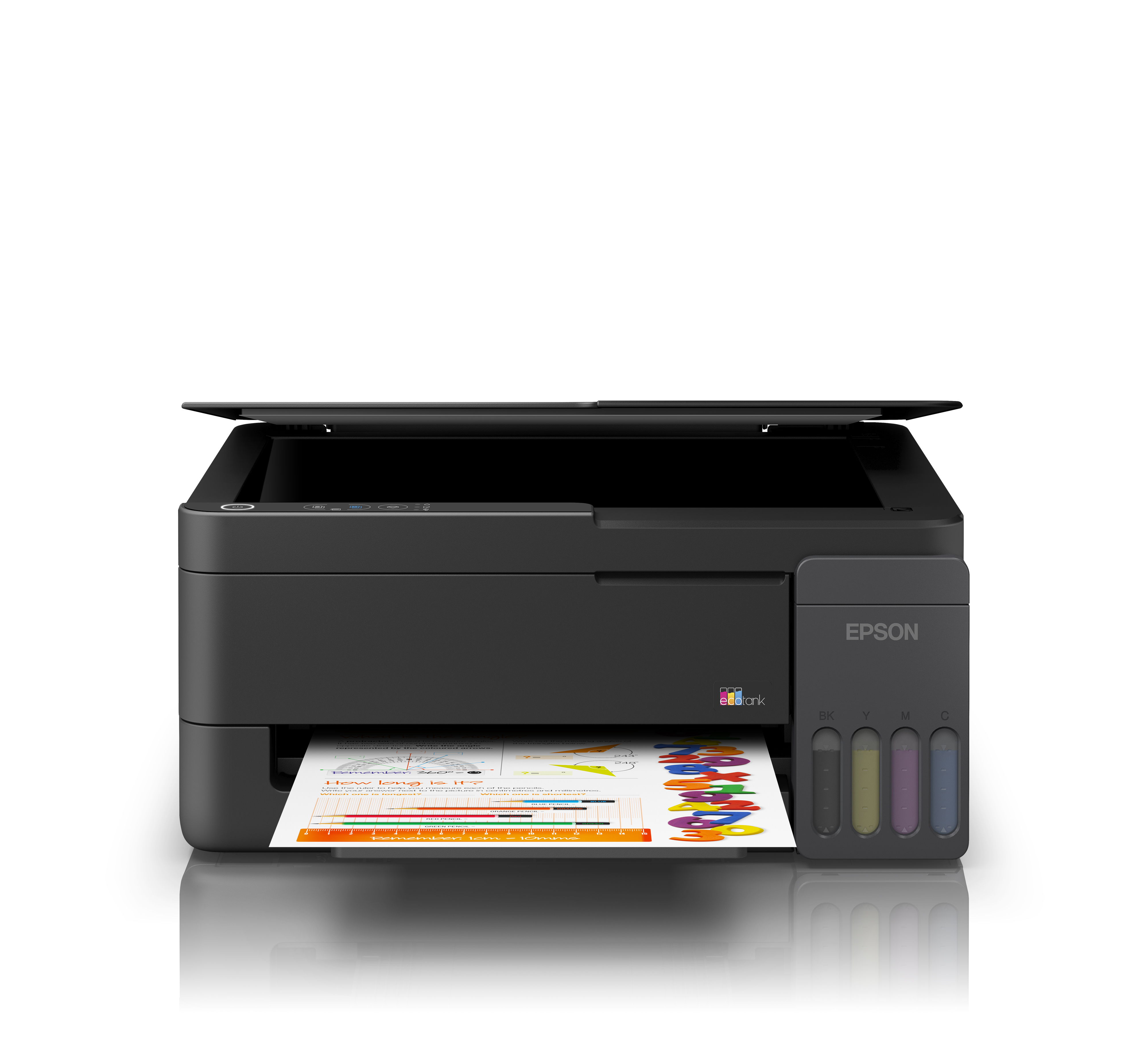 Kapalı siyah Epson EcoTank yazıcı, üzerinde basılı kağıt var.