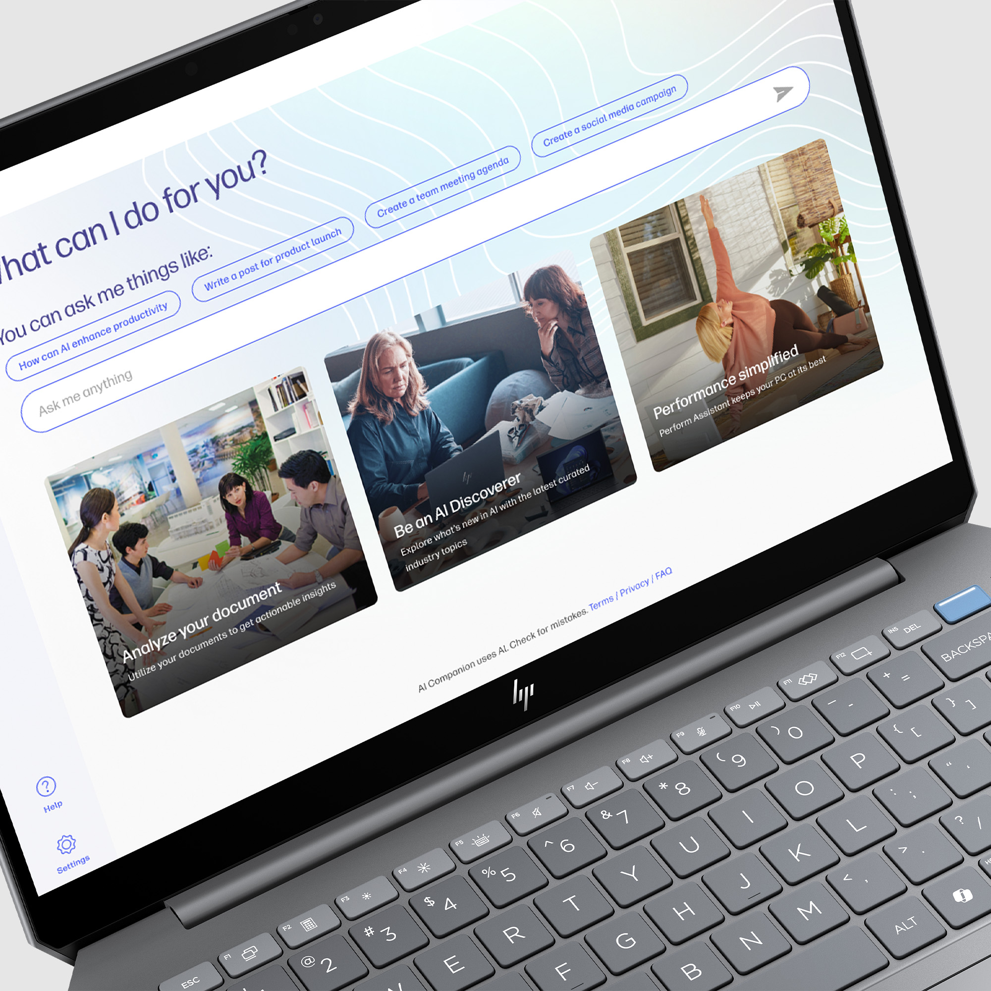 Laptop wyświetla interfejs z funkcjami AI, takimi jak analiza dokumentów i ćwiczenia jogi.