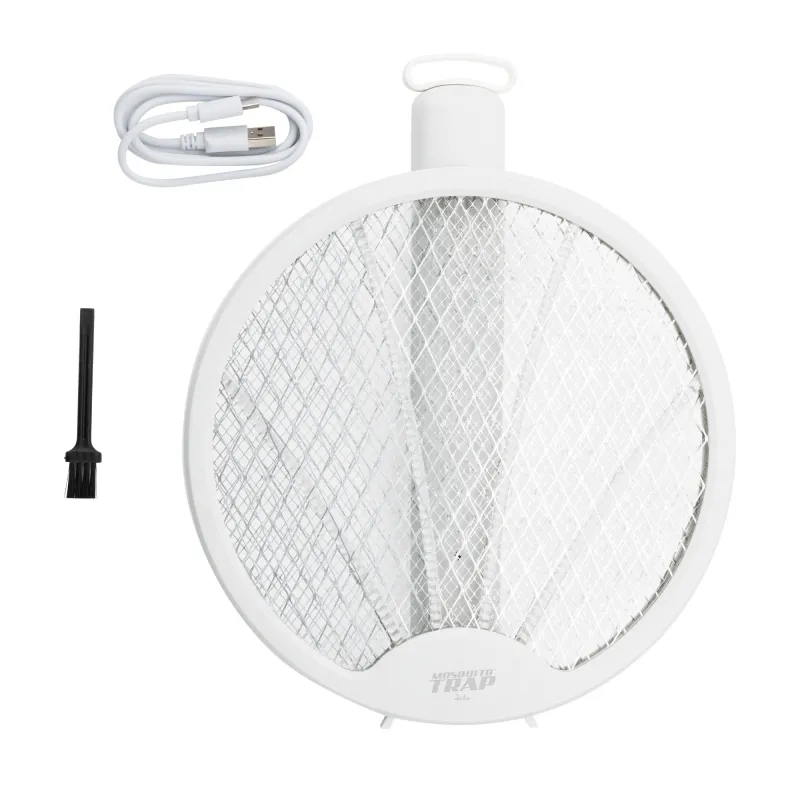 Mosquitero blanco con cable USB y cepillo de limpieza sobre fondo blanco.