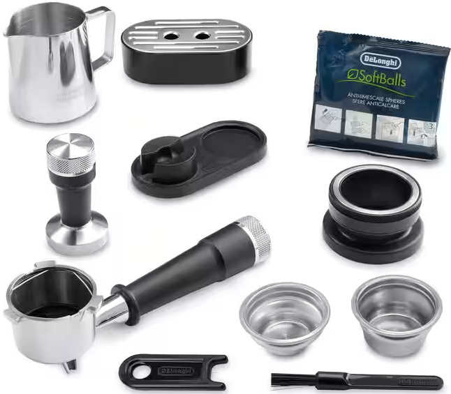 Accessoires pour machine à expresso : pichet, tamper, porte-filtre, panier, outils.