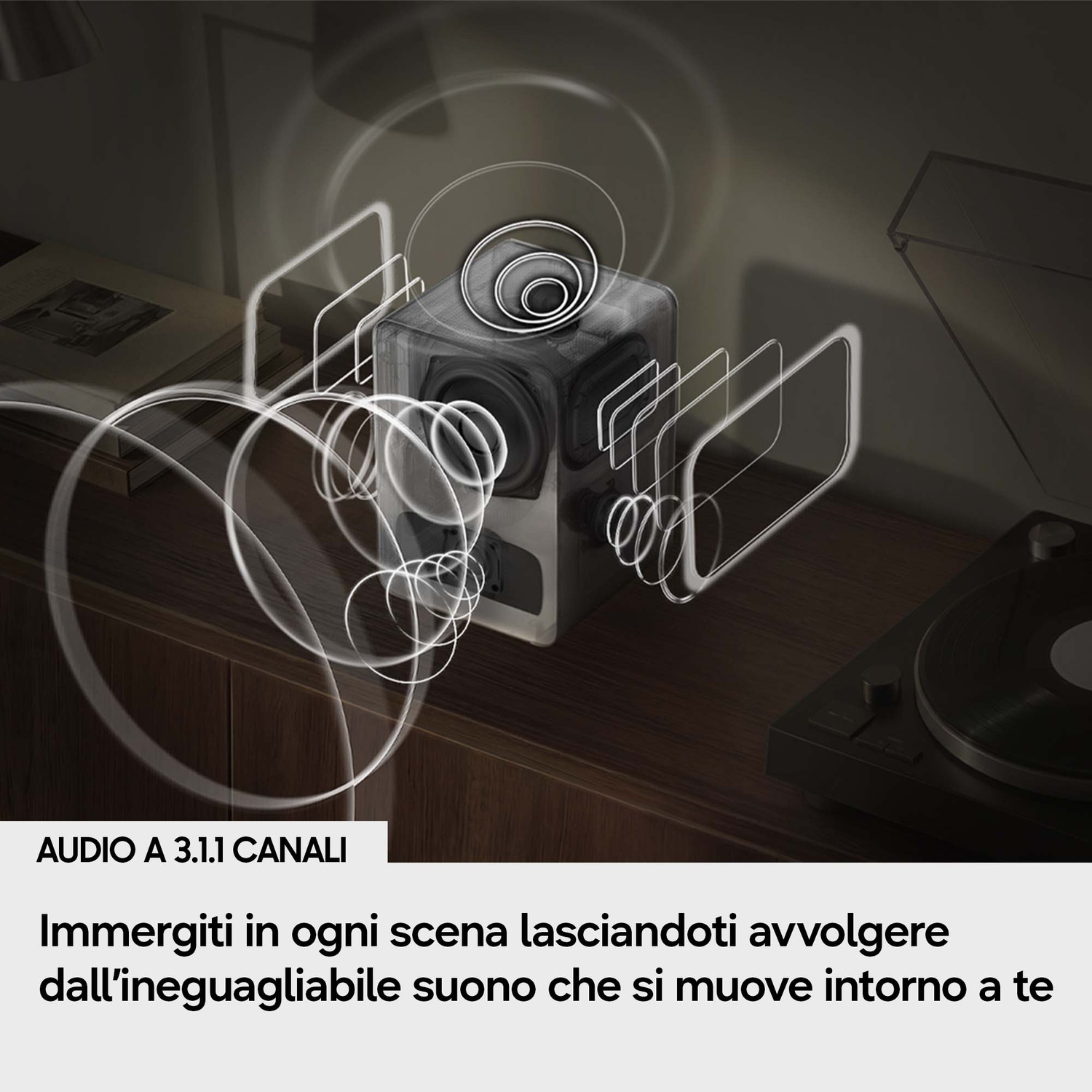 Un altoparlante trasparente con linee ondulate, accanto a un giradischi.