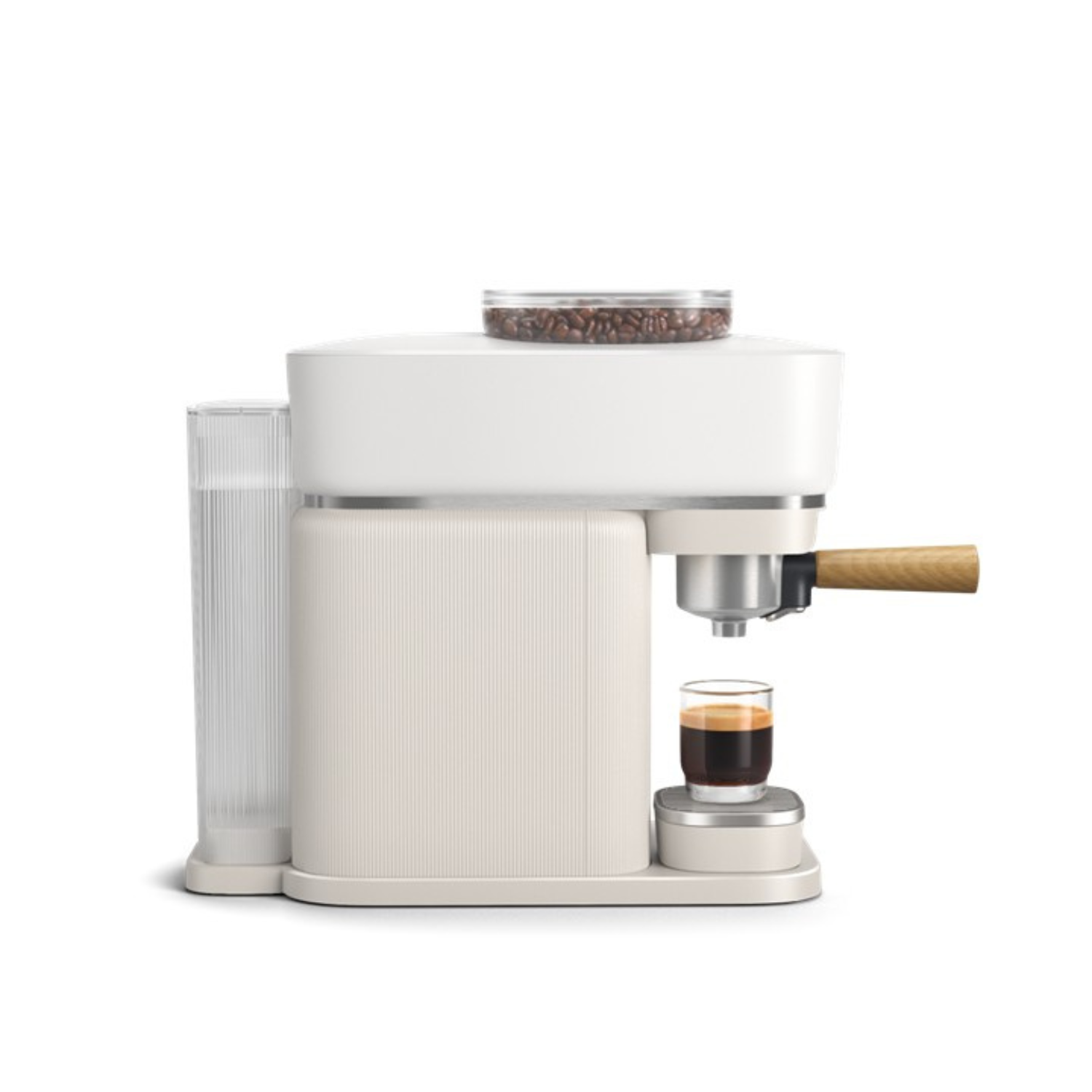 Una máquina de espresso blanca con detalles de madera y un vaso de espresso.