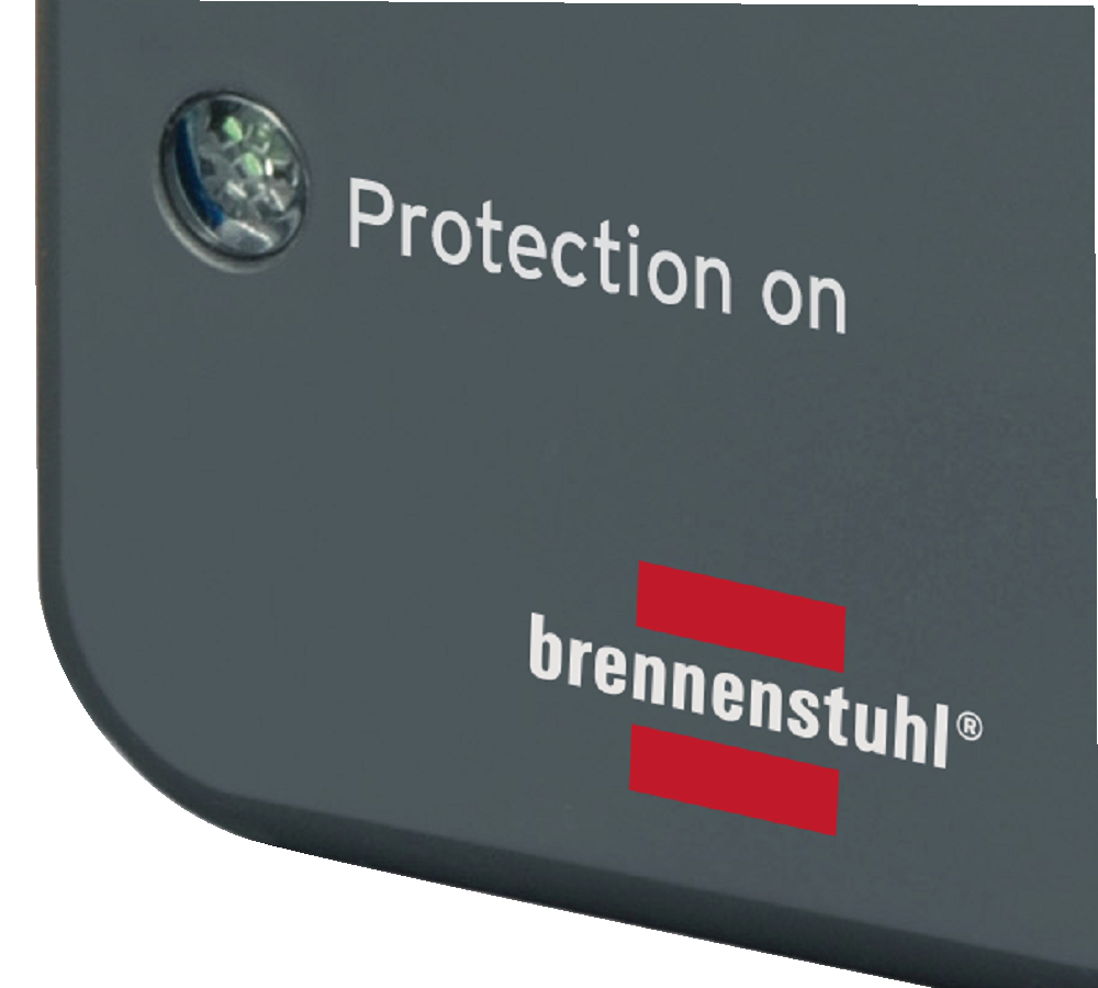 Graues Gehäuse mit "Protection on" und "brennenstuhl" Logo.