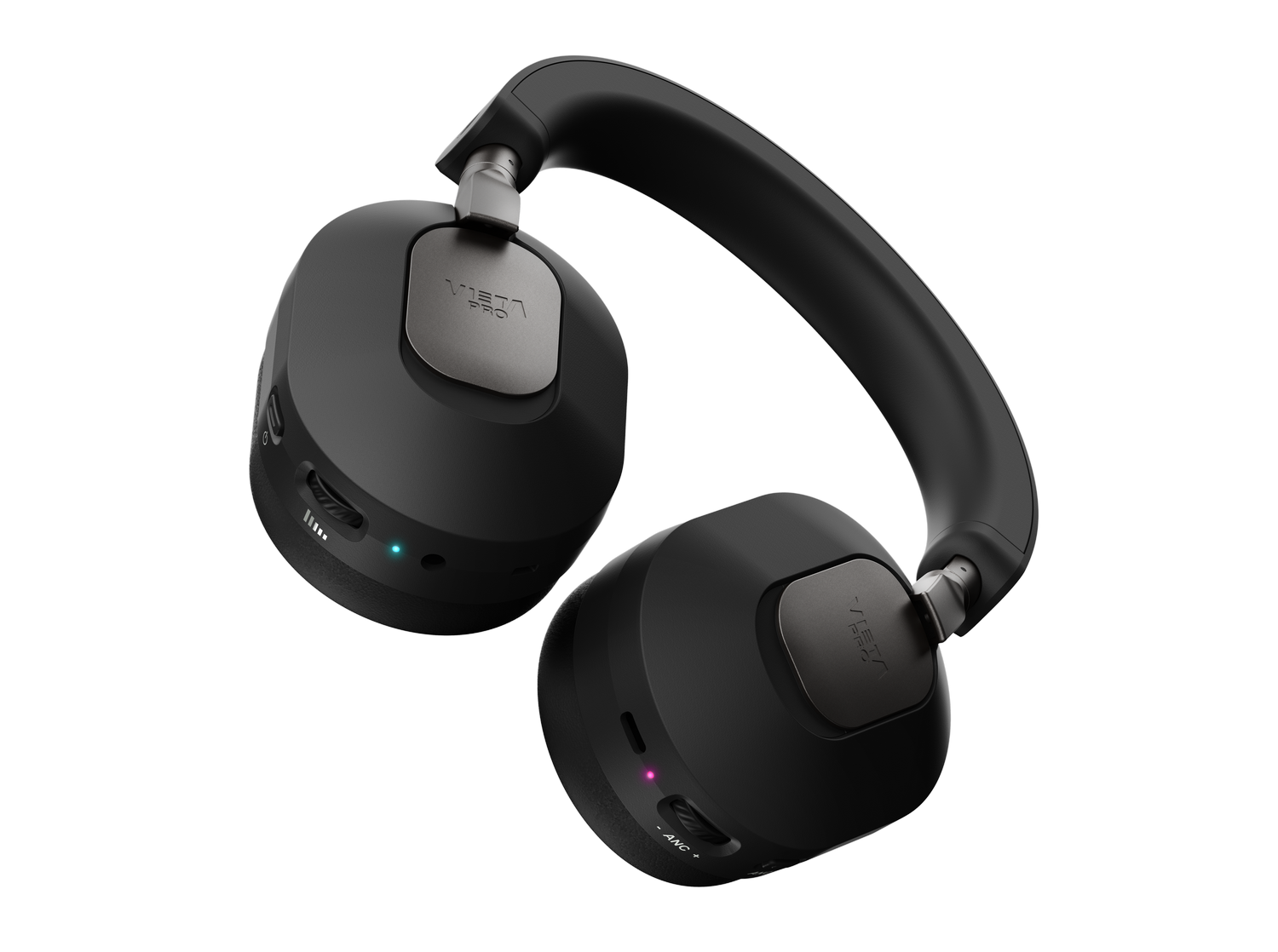 Auriculares negros con detalles plateados sobre fondo gris.
