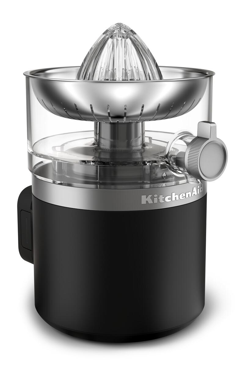Ein schwarzer KitchenAid Entsafter mit silbernen und klaren Teilen.