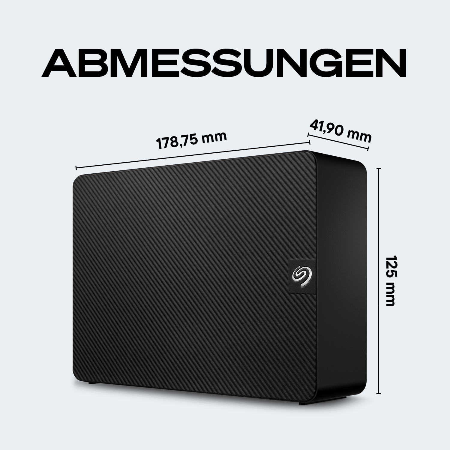 Schwarzes externes Laufwerk mit Abmessungen: 178,75 mm L, 41,90 mm B, 125 mm H.