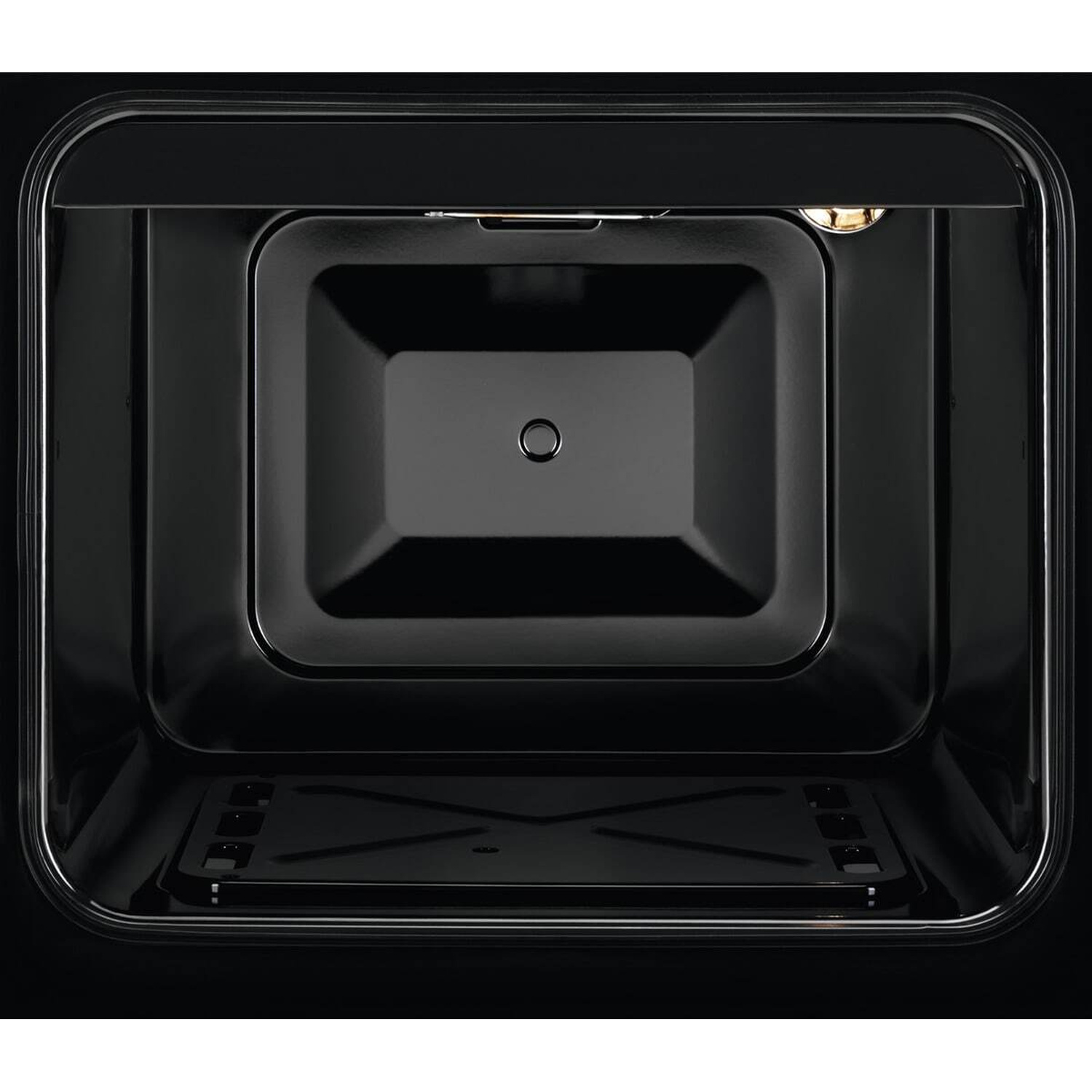 Interno di un forno nero con inserto rettangolare e luce superiore.
