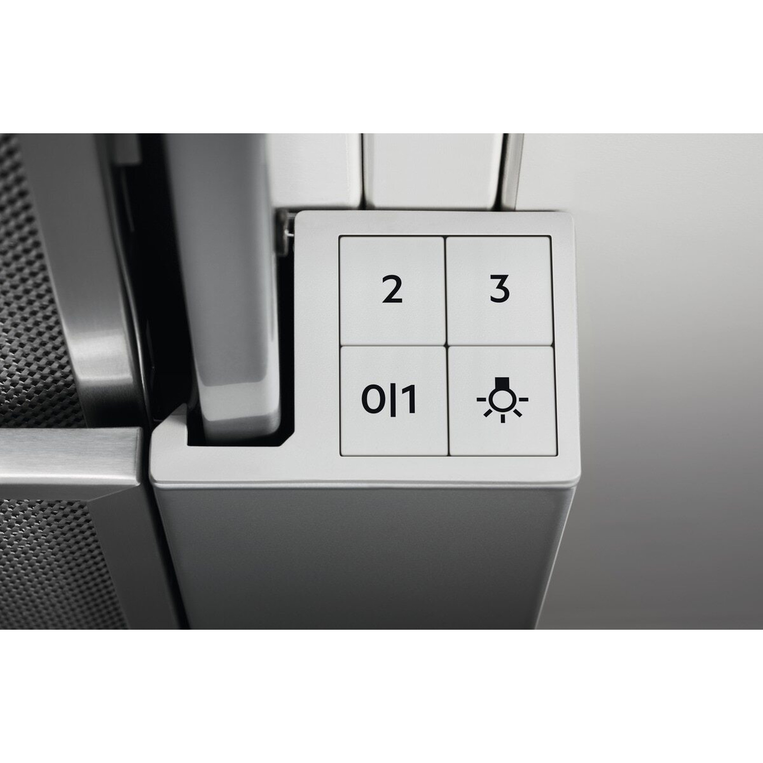 Pannello di controllo con pulsanti 2, 3, 0/1 e simbolo luce. Alloggiamento grigio.