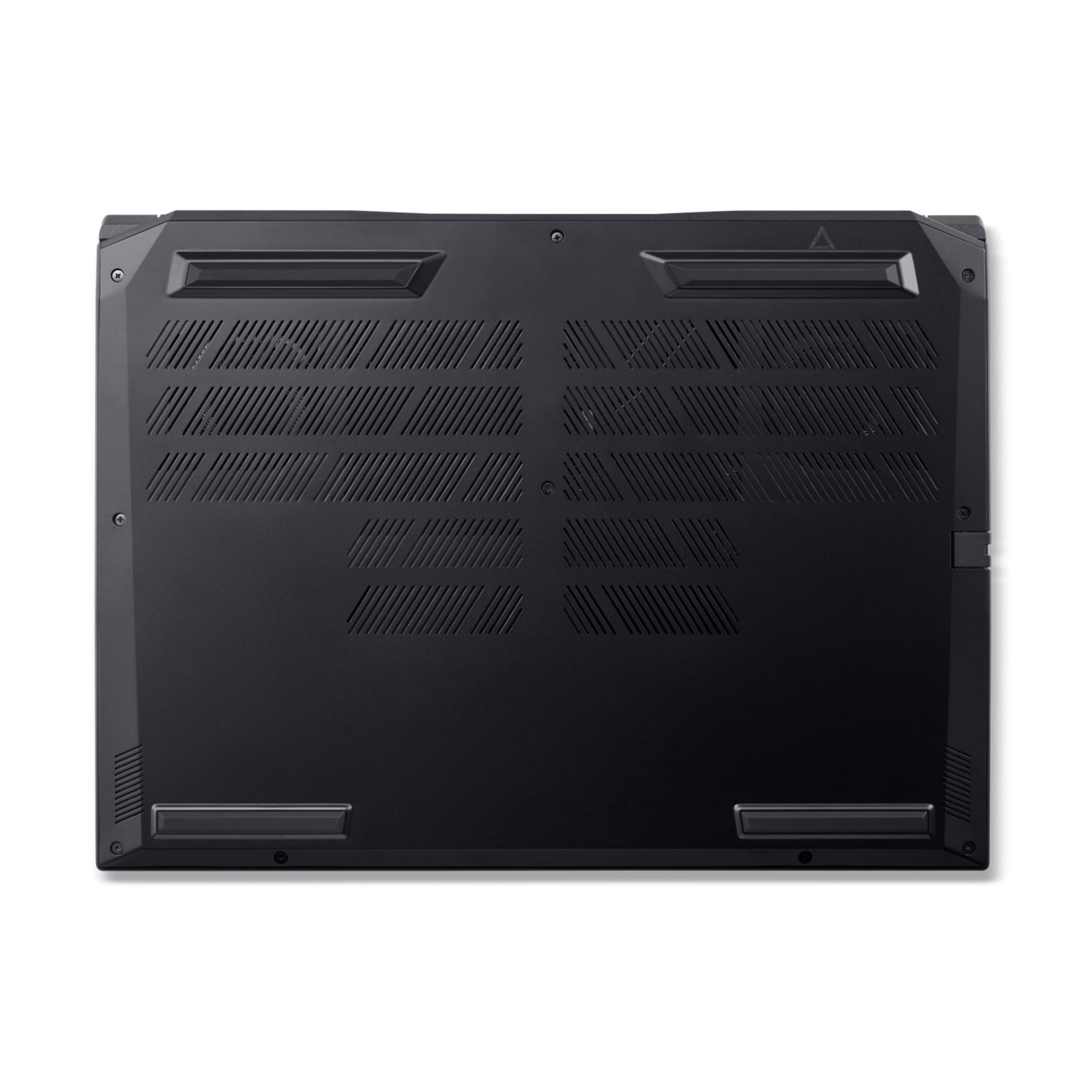 Il lato inferiore di un laptop nero con fessure di ventilazione e viti.