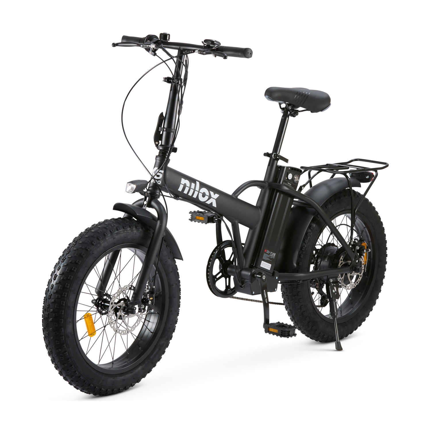 Una bici elettrica pieghevole nera con gomme larghe, luci e portapacchi posteriore.