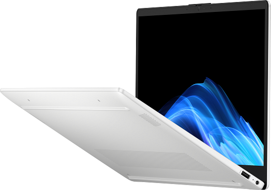 Egy fehér laptop nyitva van, képernyőjén kék hullámmintázat látható.