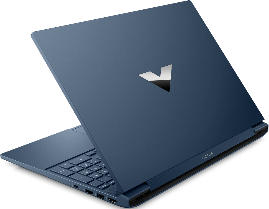 Sötétkék laptop Victus logóval a fedélen. Nyitva, a billentyűzet látható.