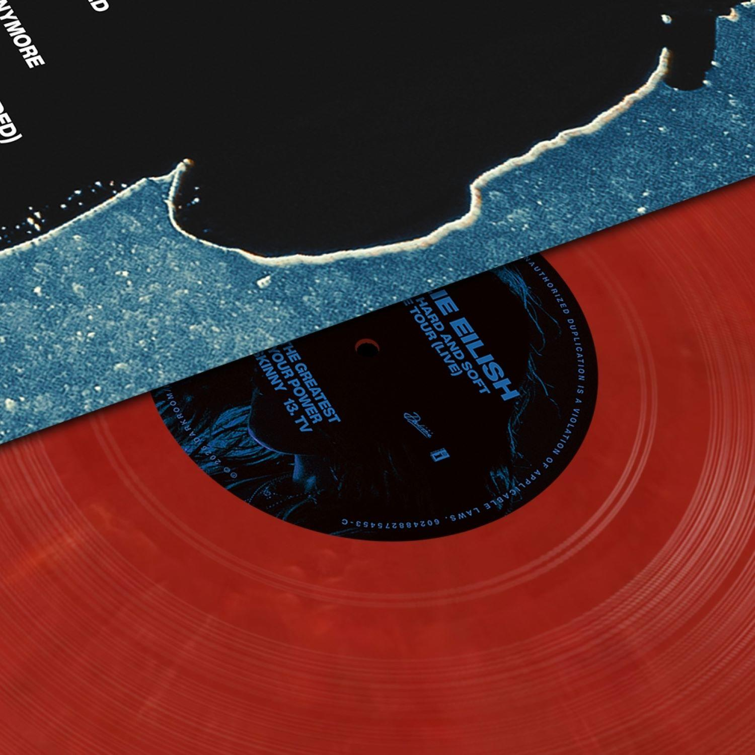 Eine rote Vinylplatte mit dem Etikett von Billie Eilish, Hard & Soft Tour.