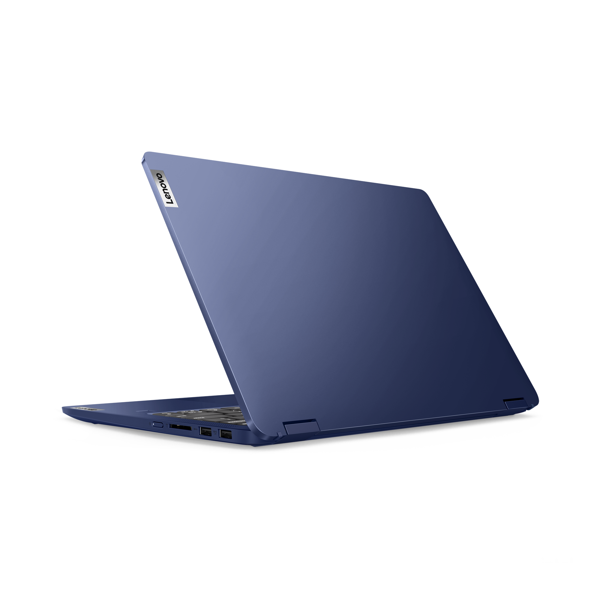 Zárt, kék Lenovo laptop ezüst logóval a fedélen, fekete háttér előtt.