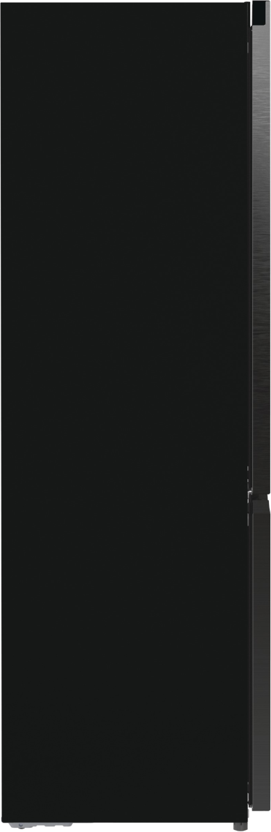 Schwarzer Kühlschrank mit silbernem Griff und metallischem Streifen an der Seite.