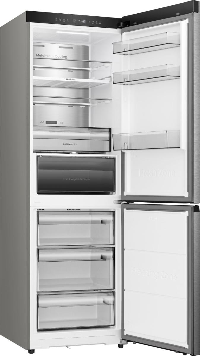 Offener Kühlschrank mit Metallböden, Schubladen und Türfächern. Merkmale: Frischezone.