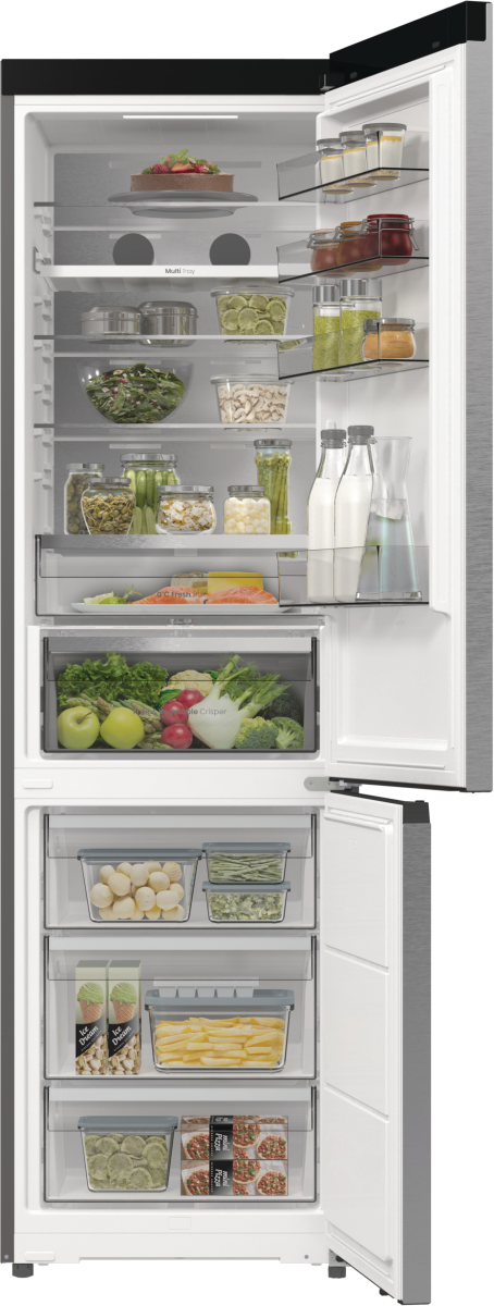 Offener Kühlschrank mit Lebensmitteln gefüllt: Obst, Gemüse, Flaschen, Gläser und Tiefkühlkost.