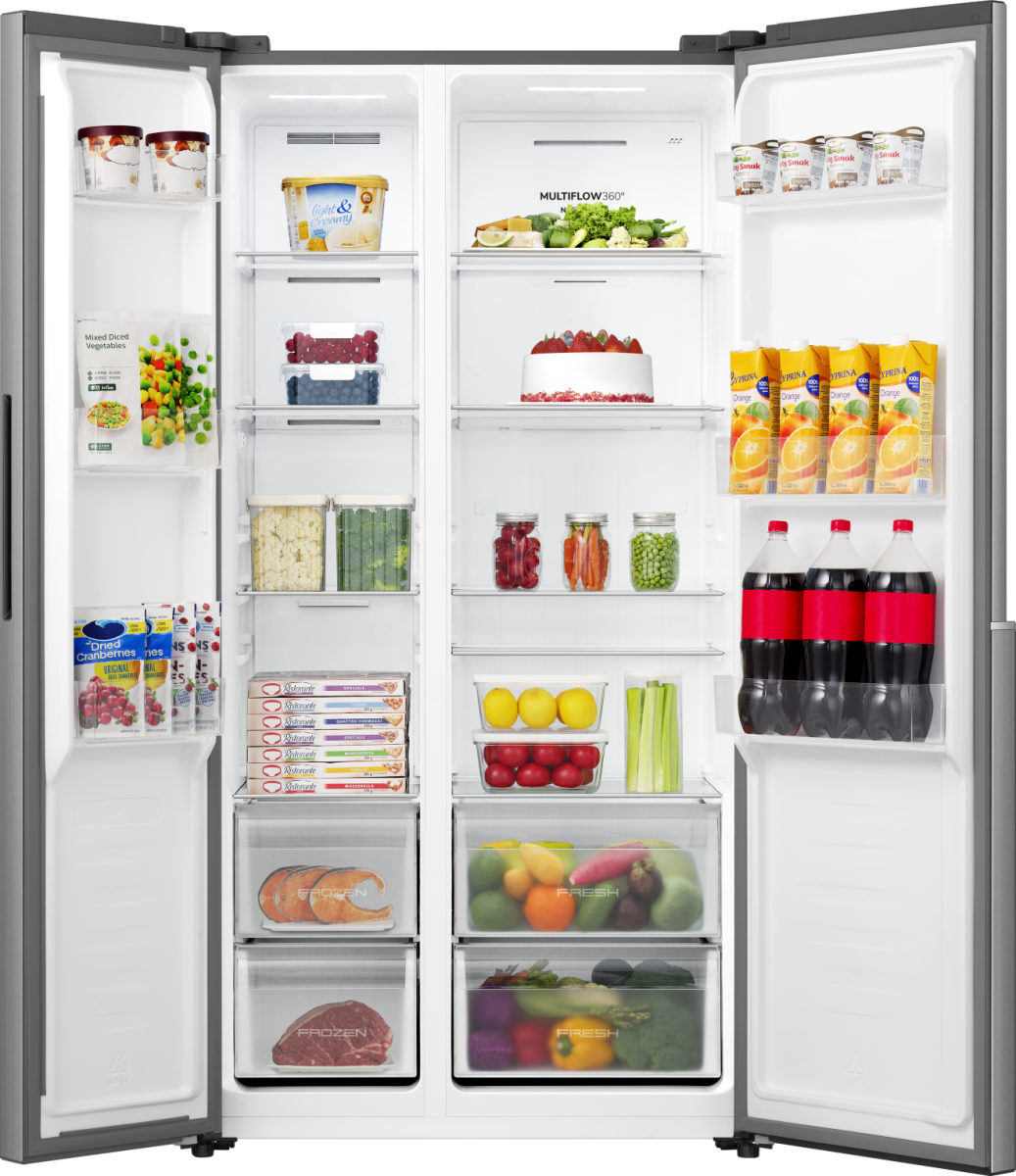 Ein offener Kühlschrank mit Lebensmitteln, darunter Obst, Gemüse, gefrorene Lebensmittel und Getränke.