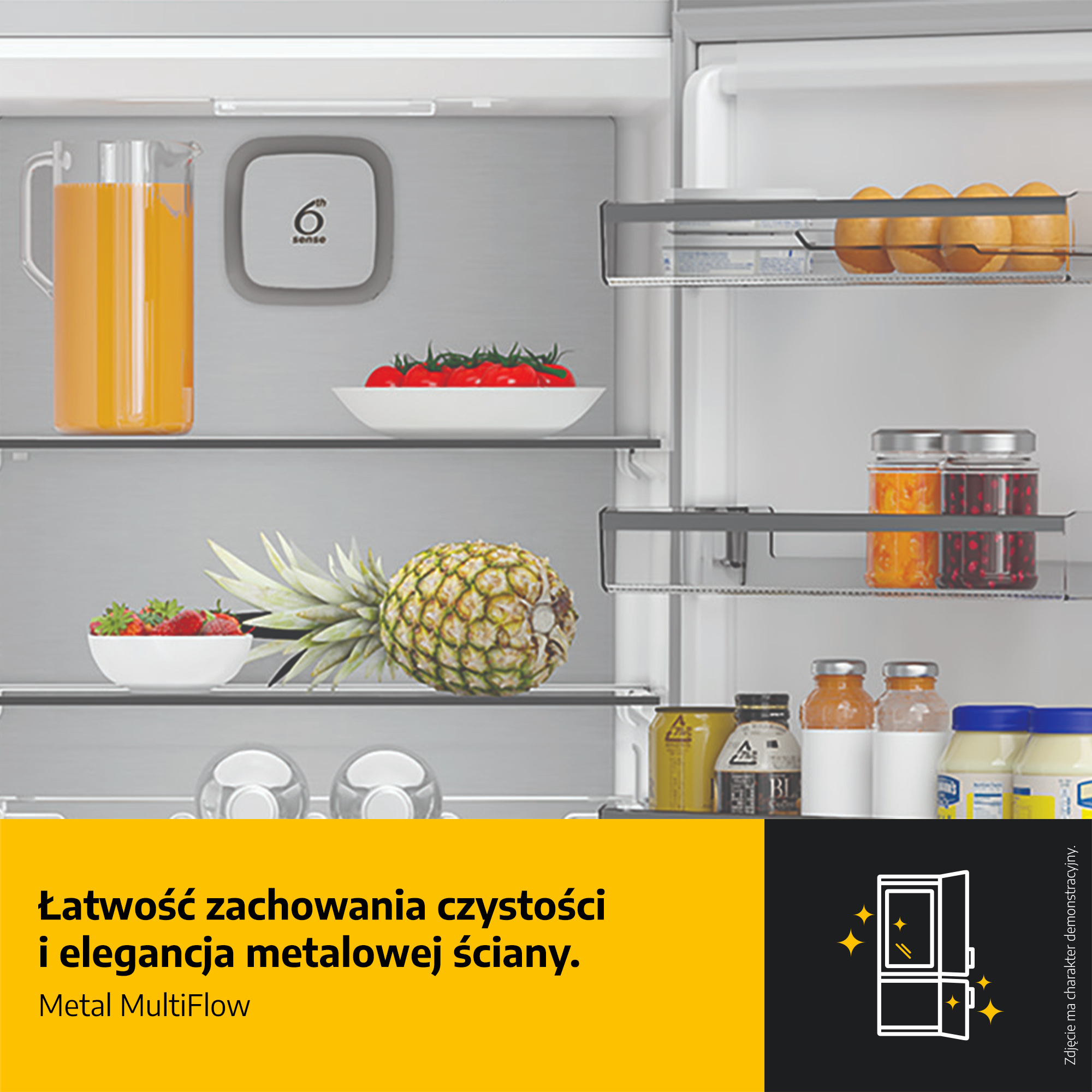Wnętrze lodówki z sokiem, jajkami, pomidorami, truskawkami, ananasem i dżemem.