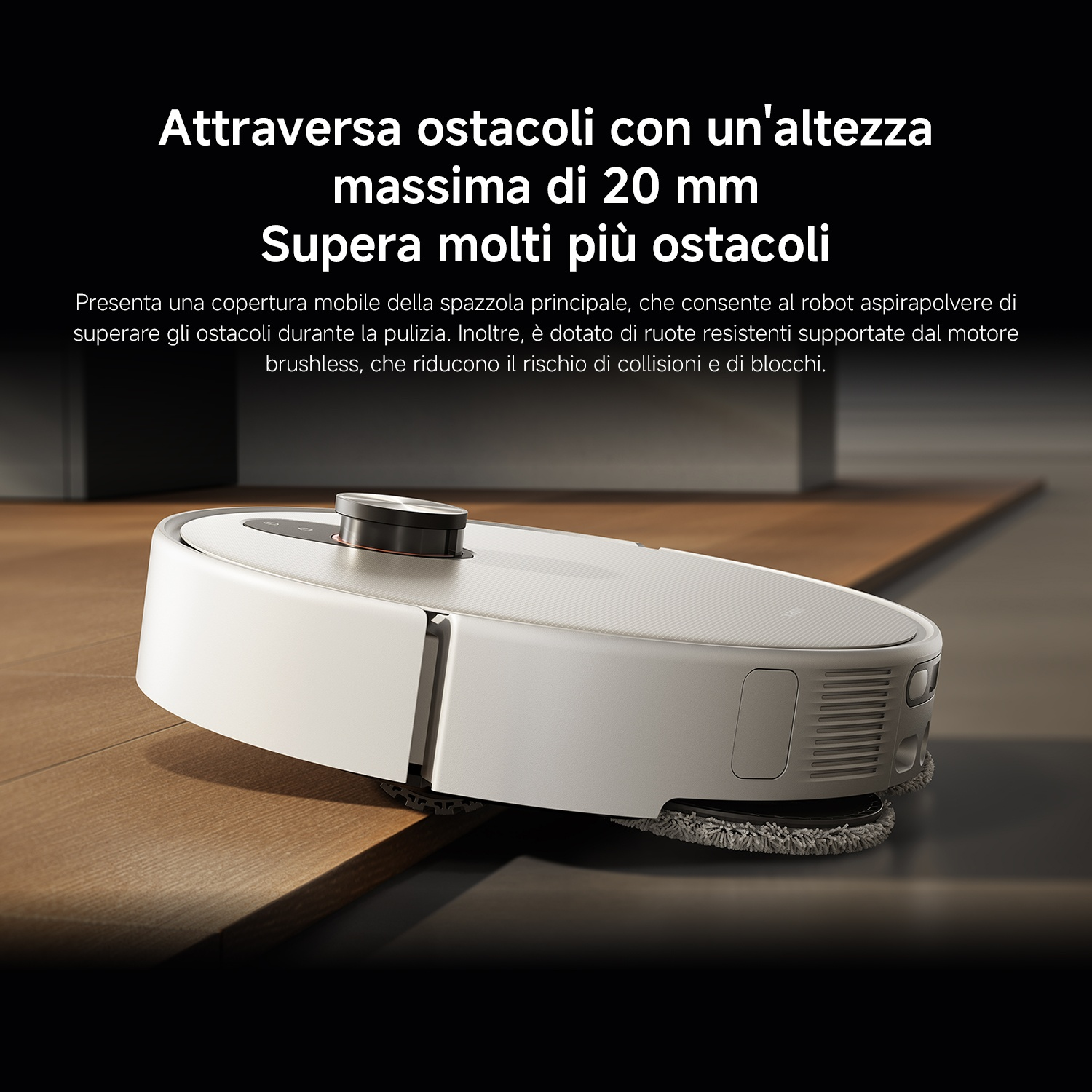 Un robot aspirapolvere bianco pulisce su un pavimento in legno, superando un bordo.