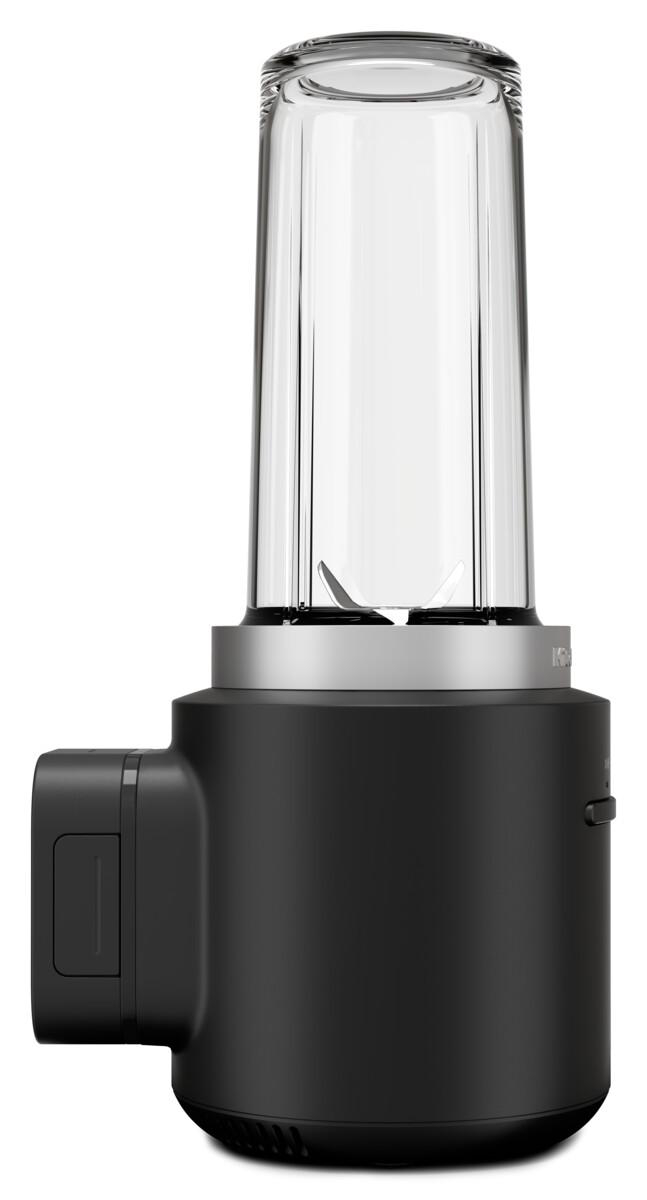Ein schwarzer Mixer mit einem Glasaufsatz und Metallklingen.
