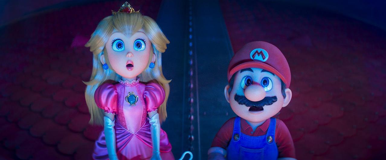 Prinzessin Peach und Mario schauen überrascht in die Ferne.